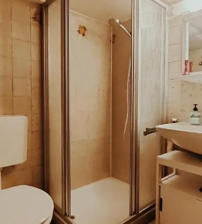 Gasthof Spacious & Comfortable Guestrooms W Private Bathrooms Near Koelnmesse & Lanxess Arena, Free Parking, Highspeed Wifi