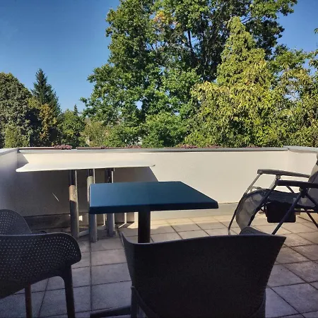 Spacious & Comfortable Guestrooms W Private Bathrooms Near Koelnmesse & Lanxess Arena, Free Parking, Highspeed Wifi * Köln