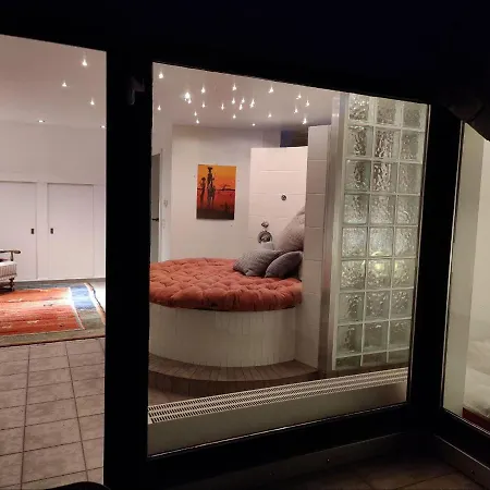 Spacious & Comfortable Guestrooms W Private Bathrooms Near Koelnmesse & Lanxess Arena, Free Parking, Highspeed Wifi Gæstehus 4*