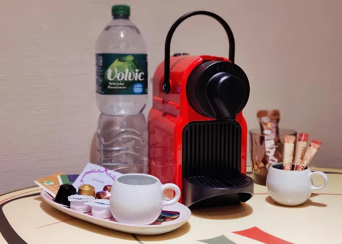 Spacious & Comfortable Guestrooms W Private Bathrooms Near Koelnmesse & Lanxess Arena, Free Parking, Highspeed Wifi 4* Köln