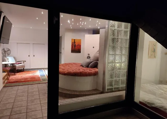 Spacious & Comfortable Guestrooms W Private Bathrooms Near Koelnmesse & Lanxess Arena, Free Parking, Highspeed Wifi ゲストハウス 4*